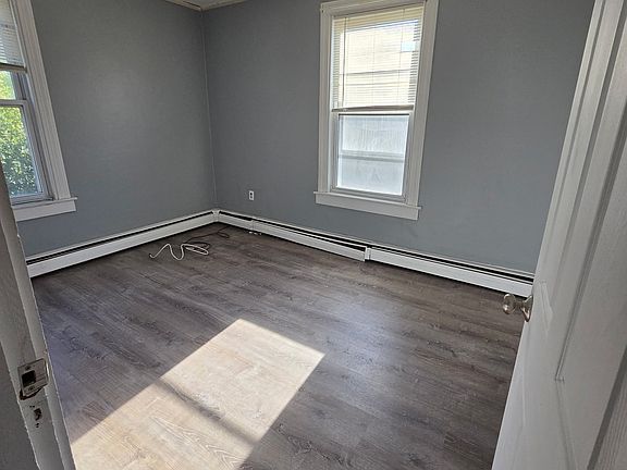 3rd image of 606 Main Rd N Unit 3
