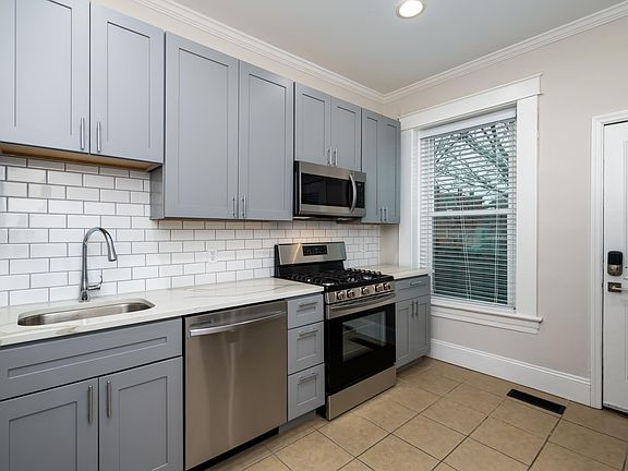 3rd image of 4051 Russell Blvd #1L