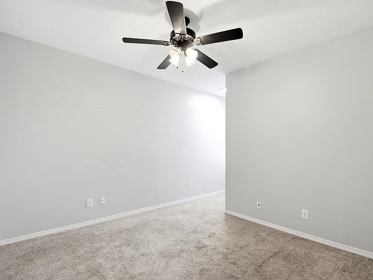 930 Sterling Creek Cir — Photo 23