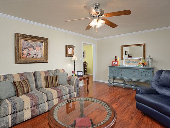 5th image of 918 City Lake Dr