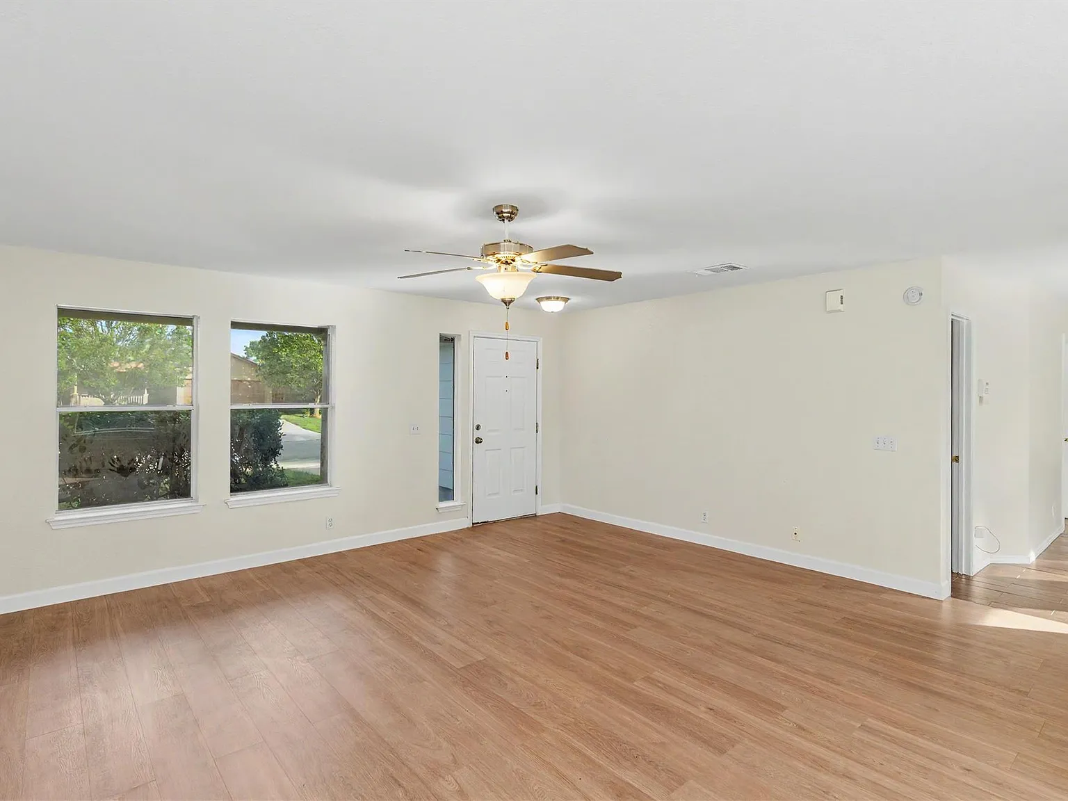 3 bed, 2.5 bath, 1710 sqft, $1,950 — Photo 4