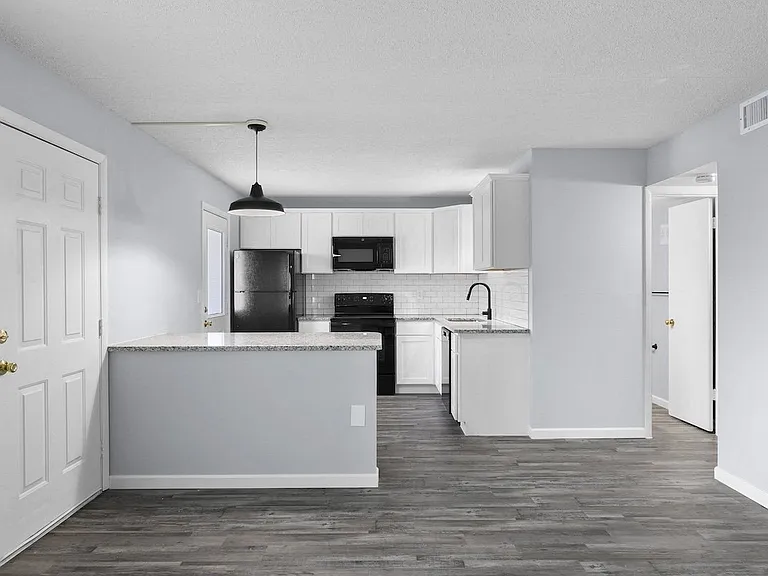 Ridge Manor Apartments — Photo 17
