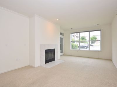 3872 S Lake Dr Unit 201, St Francis, WI, 53235