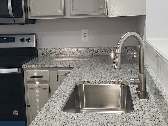 5th image of 809 Shannon Dr
