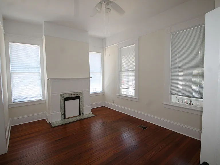 1008 Barnard St — Photo 11