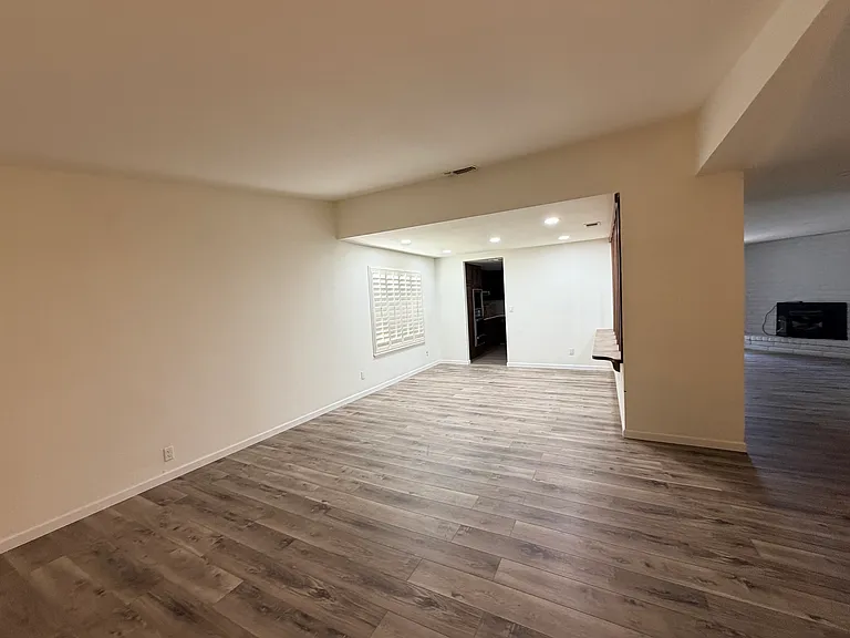 1302 Mossbrook Ct — Photo 7