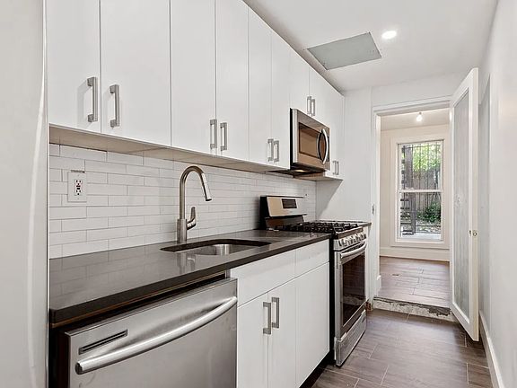 4th image of 438 Lewis Ave