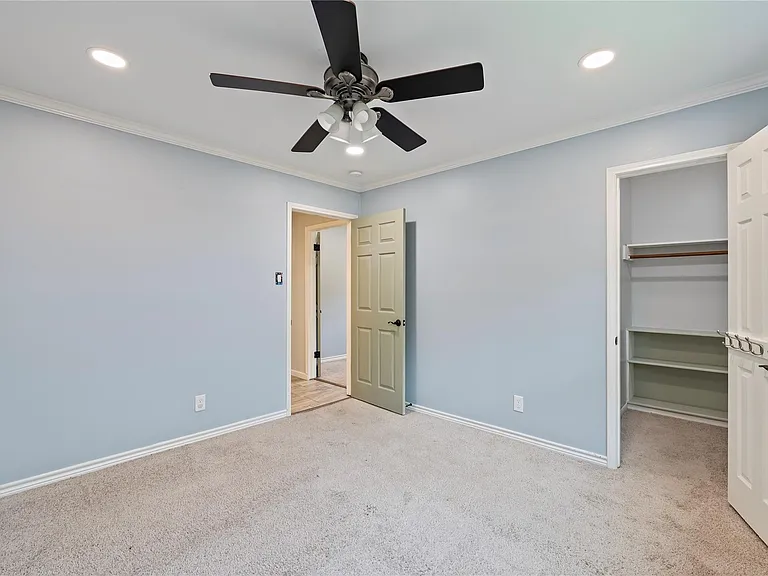 4034 Shady Springs Dr — Photo 25