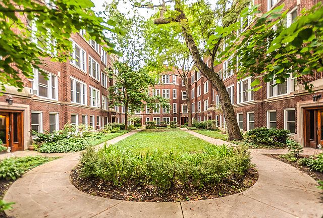 1st image of 5462 S Woodlawn Ave APT 1E