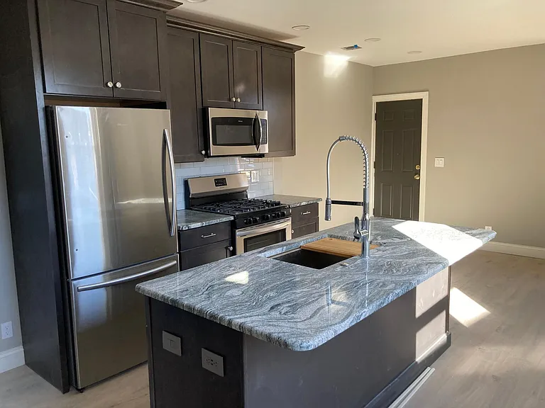 256 Cumberland St #3 — Photo 2