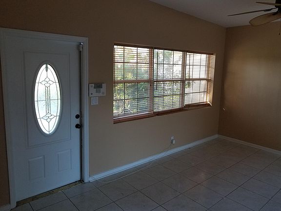 4th image of 415 Hawthorne Dr