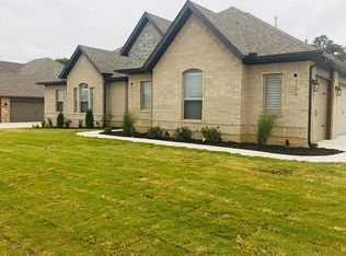 812 Valley Ln, Springdale, AR 72762