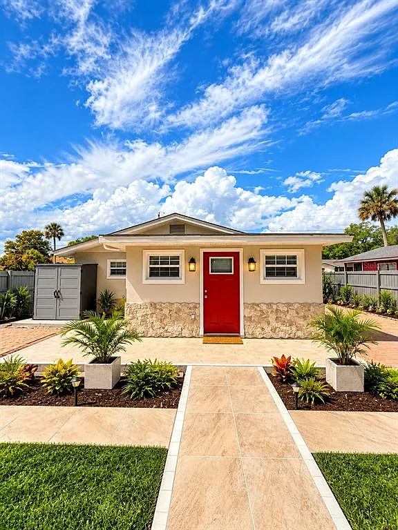 2 bed, 1.0 bath, 565 sqft, $1,350 — Photo 1