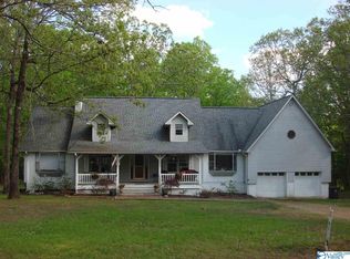 390 Aqua Vista Dr E, Gadsden, AL 35901