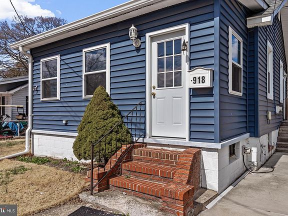2nd image of 918 Renfrew St