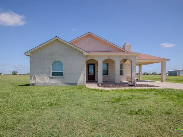 394 Sunrise Bay Dr, Port Lavaca, TX 77979