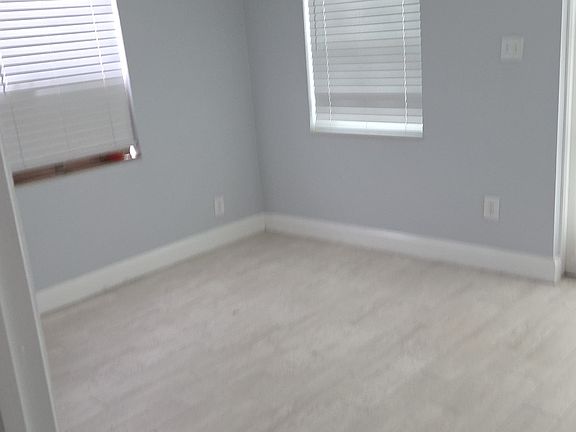 3rd image of 522 NE 5th Ave