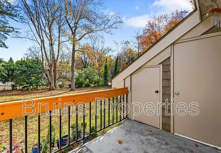 1522 Benjamin Pkwy #C — Photo 22