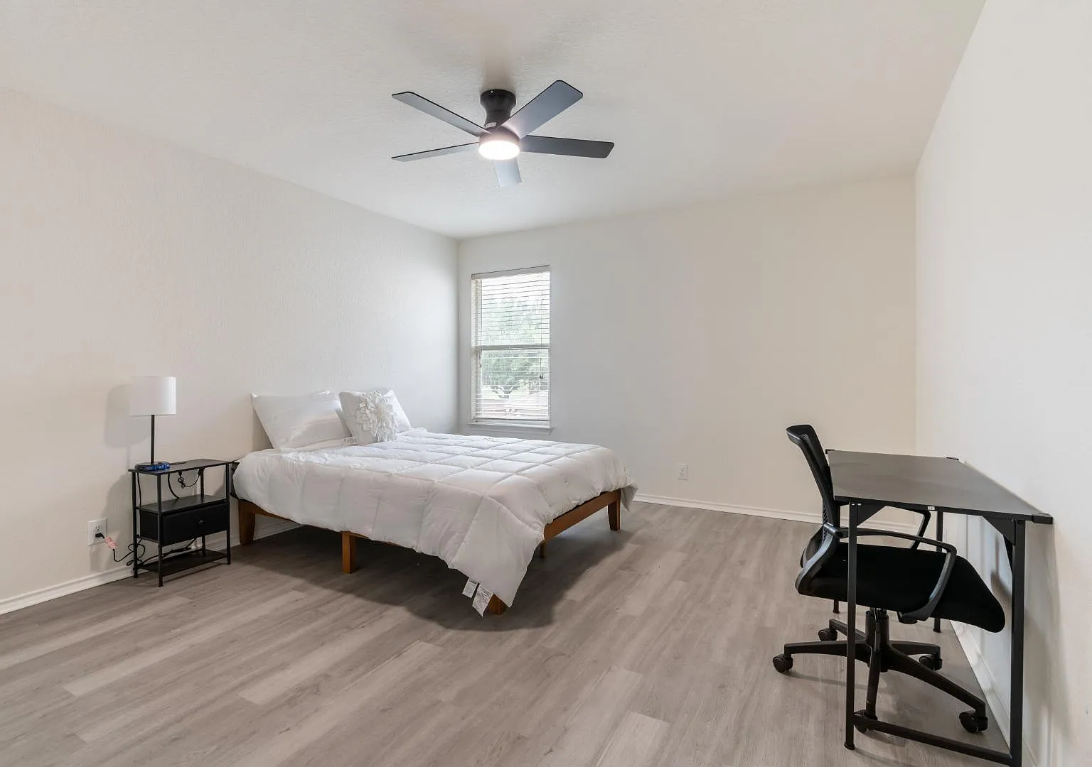 4 bed, 3.5 bath, 3114 sqft, $866 — Photo 1