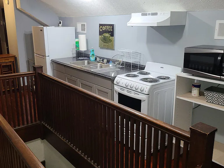 314 Westwood Ave #B — Photo 2