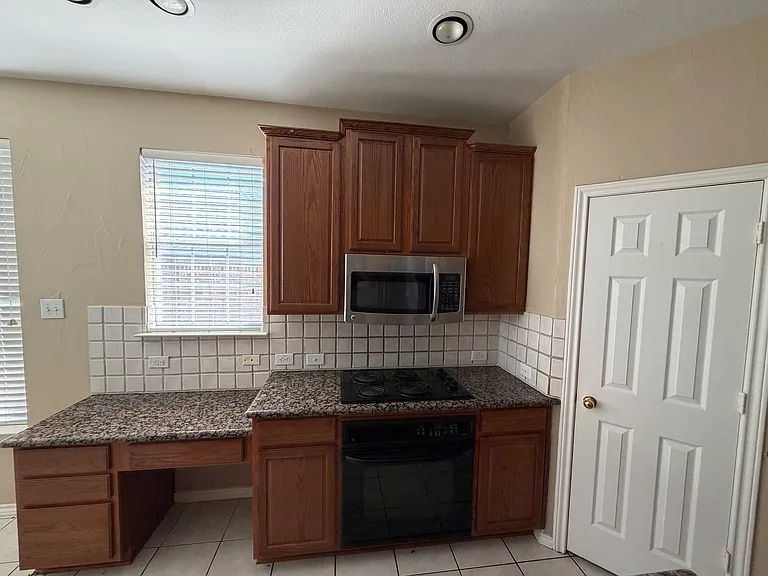 2513 Frosted Green Ln — Photo 29
