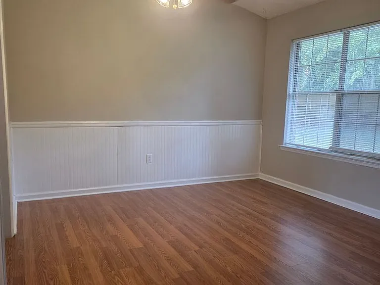 907 Canyon Ct — Photo 3