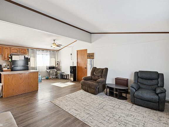 4th image of 176 Lakeview Dr