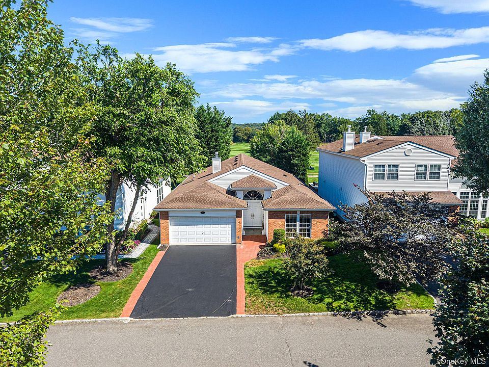 1st image of 6 Hamlet Drive