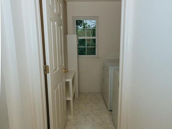 5th image of 126 Bainbridge Cir