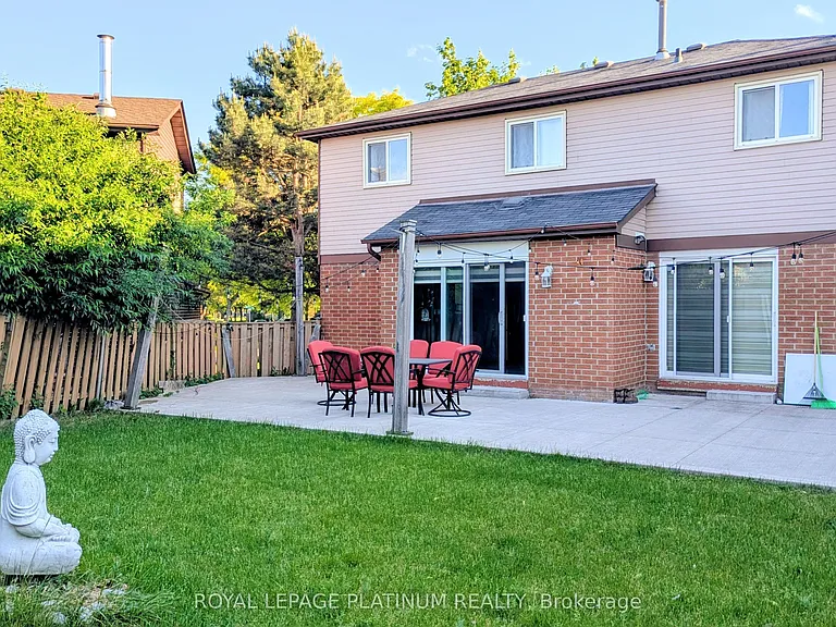 4 Gervais Dr — Photo 37
