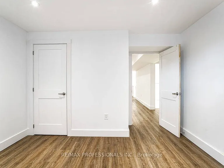 7 Vancho Cres S #LOWER — Photo 9