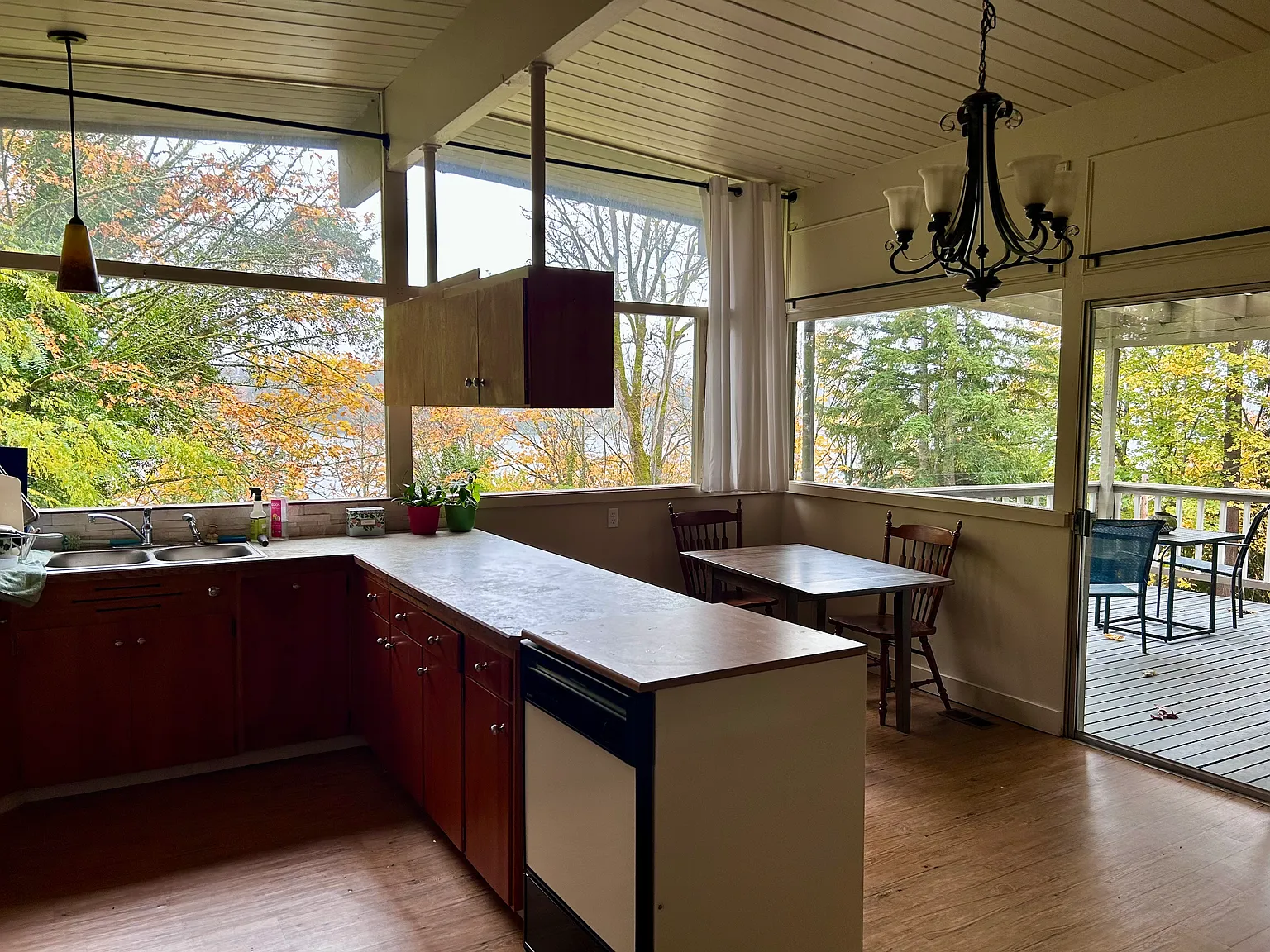 3 bed, 1274 sqft, $2,600 — Photo 2