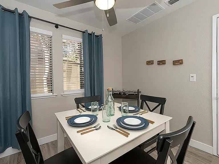 Avana Vista Point | Dining Room