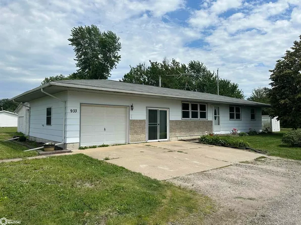 933 Marshall St, Wapello, IA 52653
