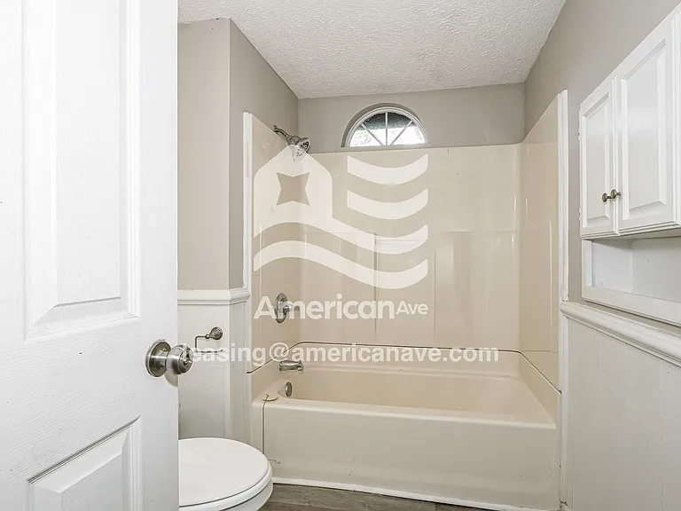 12685_008_main_bathroom_8.jpg