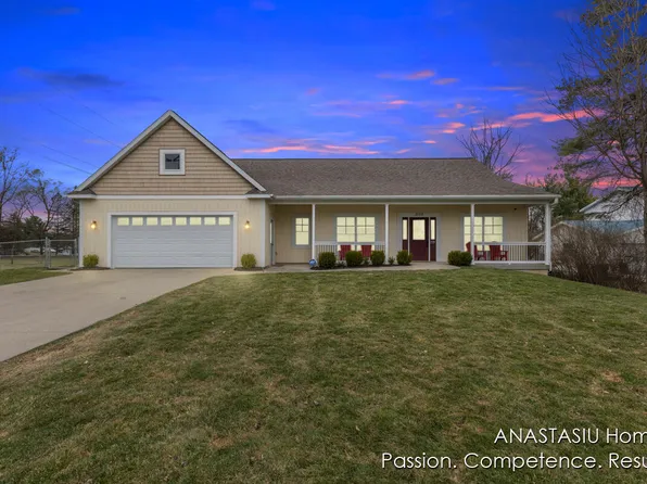 203 E Cross St, Clarksville, MI 48815