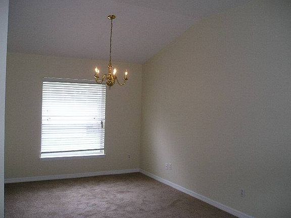 3rd image of 19 Pilgrim Dr