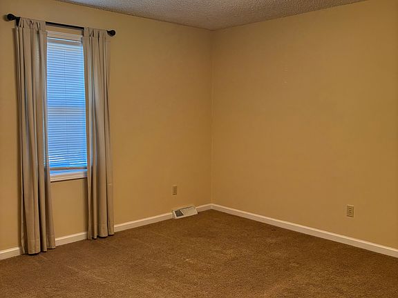 3rd image of 2704 Debbie Dr #A