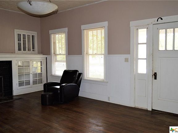 5th image of 303 N Avenue C Ave