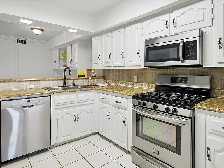 10504 Berry Knoll Dr — Photo 6