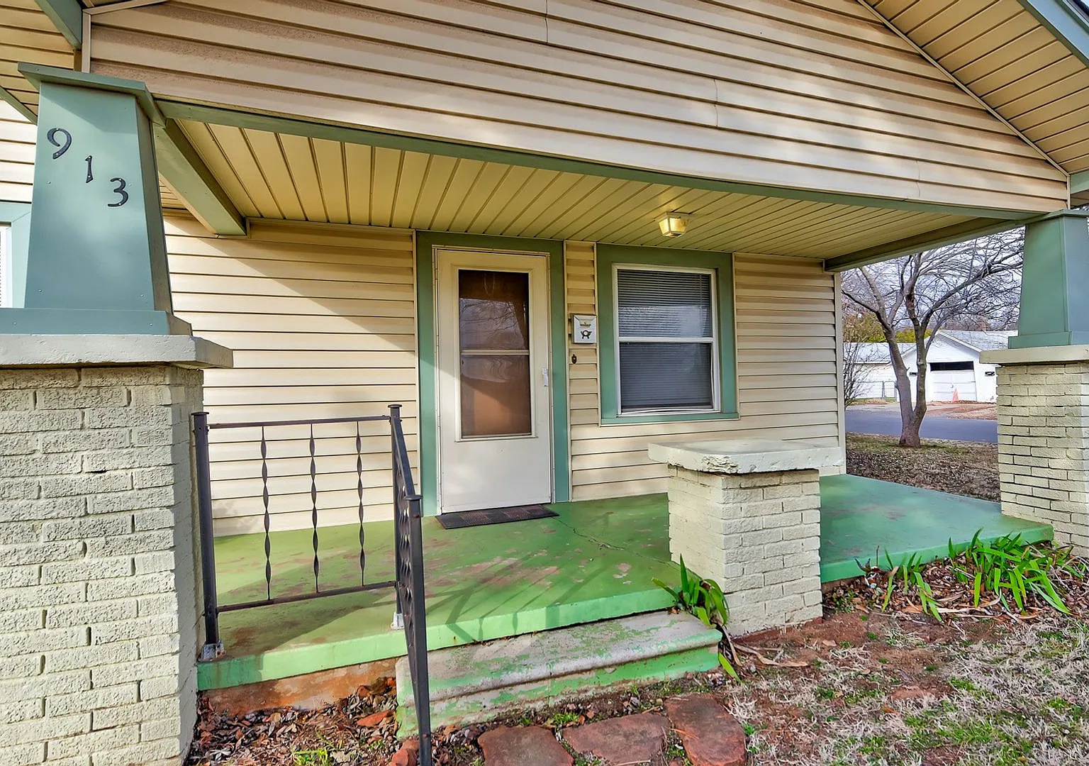 Charming Gem on Historic Boulevard! — Photo 2