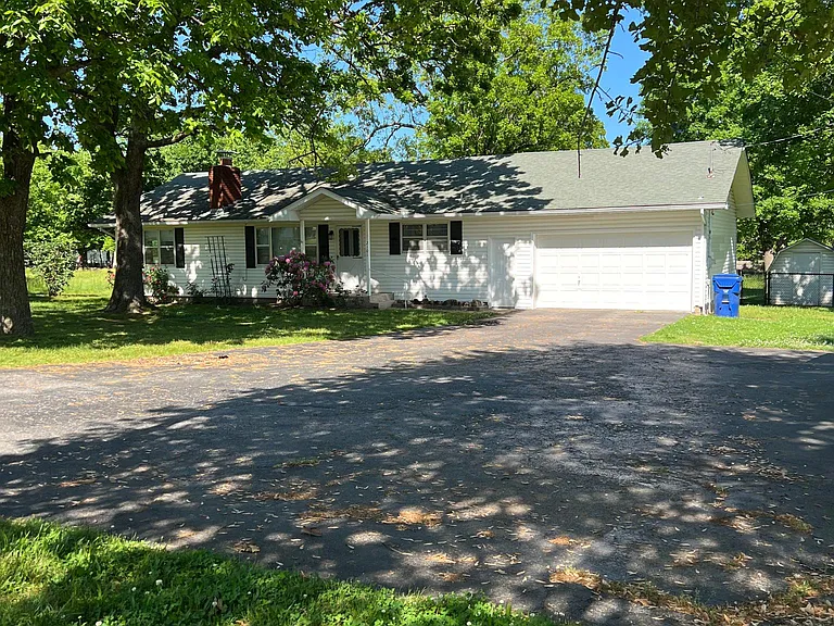 2101 S Kenser Rd — Photo 15