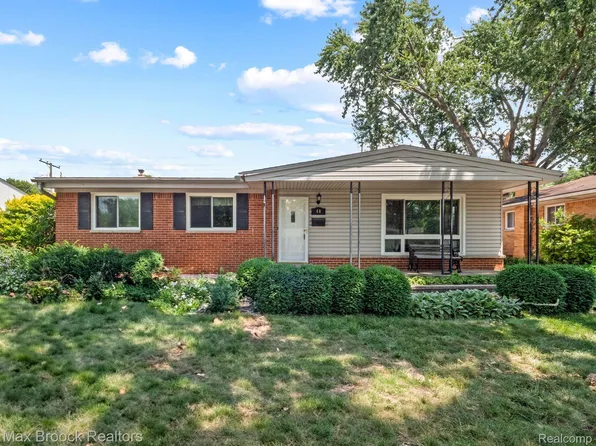 48 Lyons Dr, Troy, MI 48083