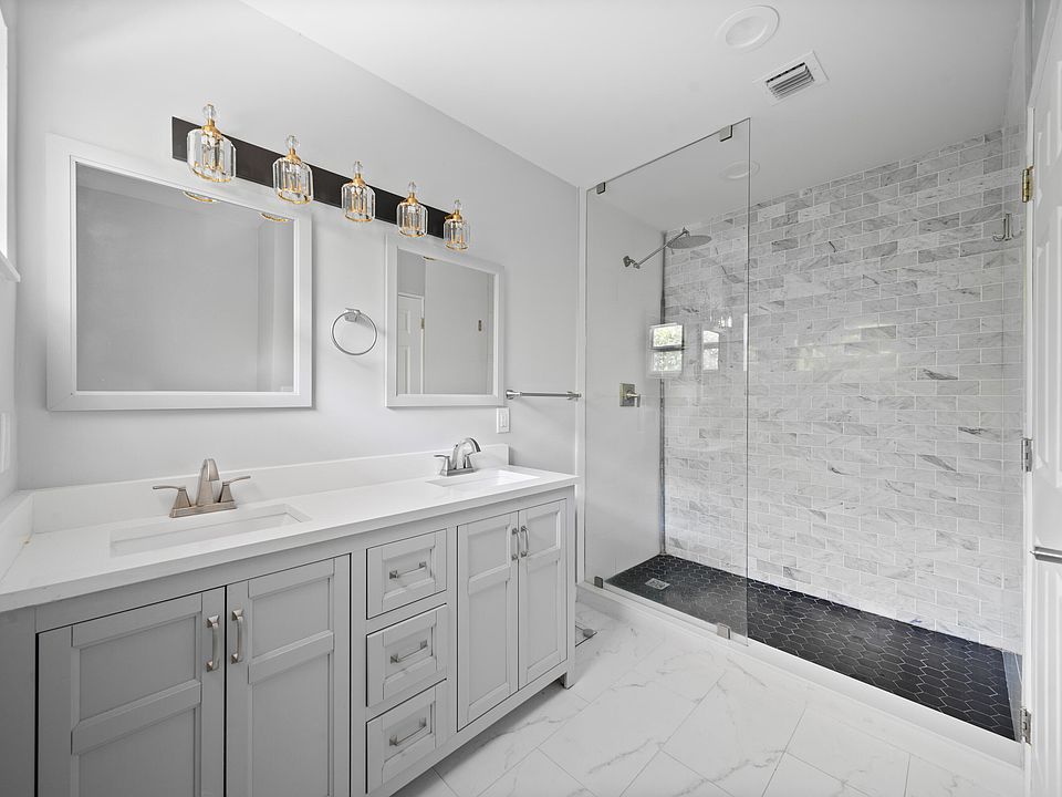 1st image of 2735 NE 10th Avenue
