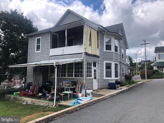 3rd image of 37 Chestnut St