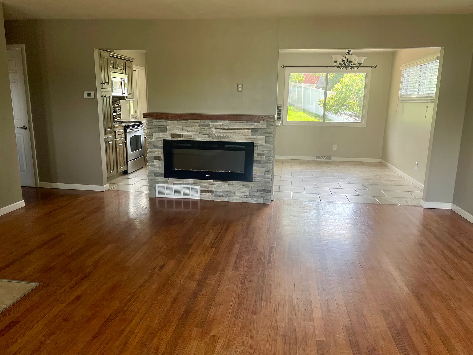 4 bed, 2220 sqft, $3,200 — Photo 4