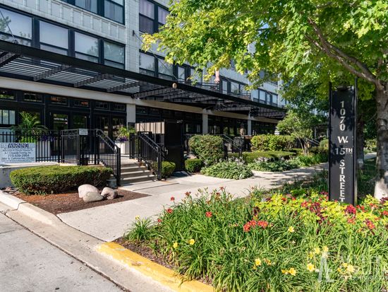 1070 W 15th St Unit 201, Chicago, IL 60608
