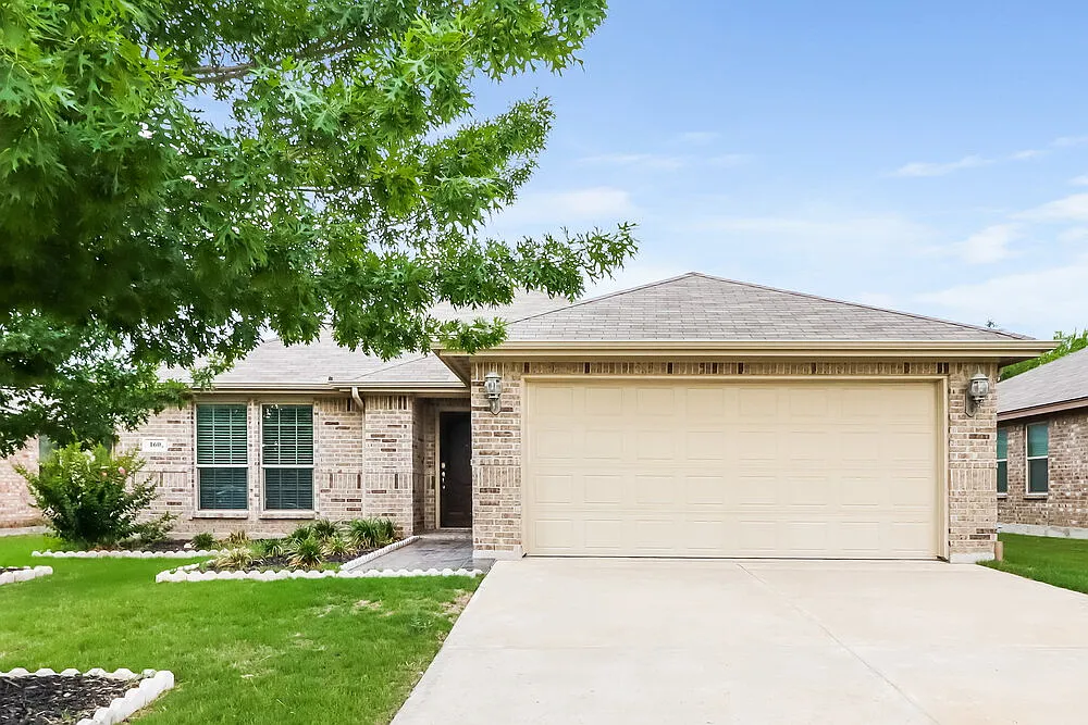 4 bed, 2.0 bath, 1641 sqft, $2,175 — Photo 1