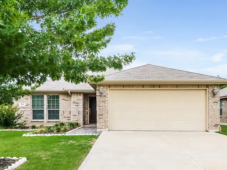 160 Spring Hollow Dr — Photo 1