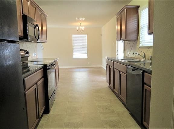 3rd image of 220 Adriana Ln